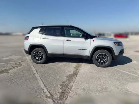 New 2026 Jeep Compass Trailhawk image 14