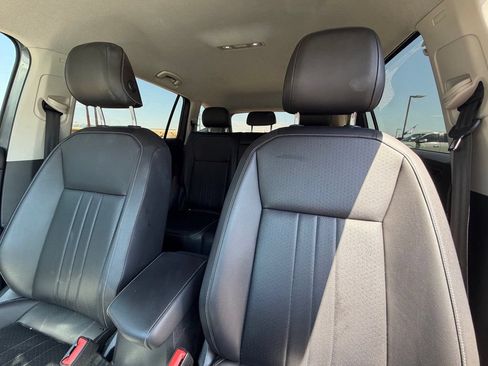 Used 2022 Volkswagen Tiguan SE FWD image 13