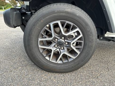 Used 2026 Jeep Wrangler Unlimited Sahara AWD/4WD image 10
