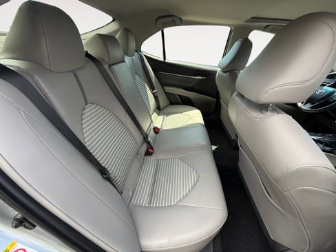 Used 2018 Toyota Camry SE w/ Moonroof Package FWD image 18