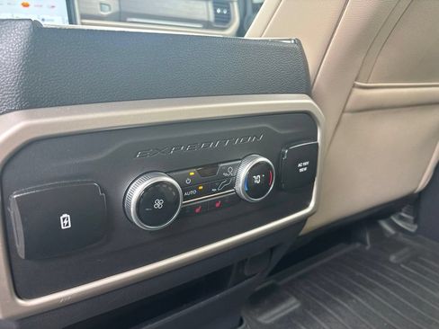 Used 2022 Ford Expedition Max Limited AWD/4WD image 11