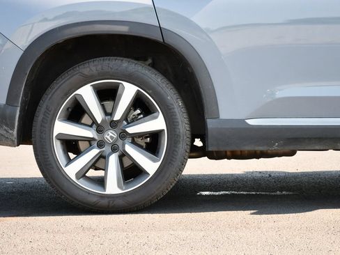 Certified 2025 Honda Pilot Touring image 10