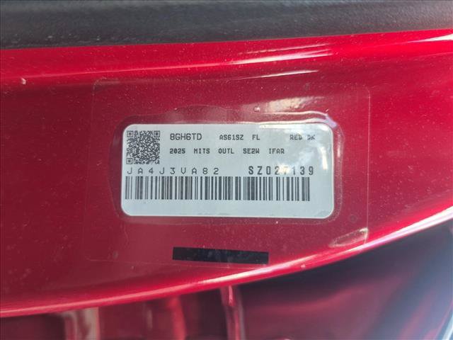Used 2025 Mitsubishi Outlander SE FWD image 25