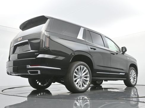 New 2026 Cadillac Escalade 4WD w/ LPO, Floor Liner Package image 19