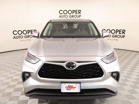 Used 2023 Toyota Highlander LE image 8