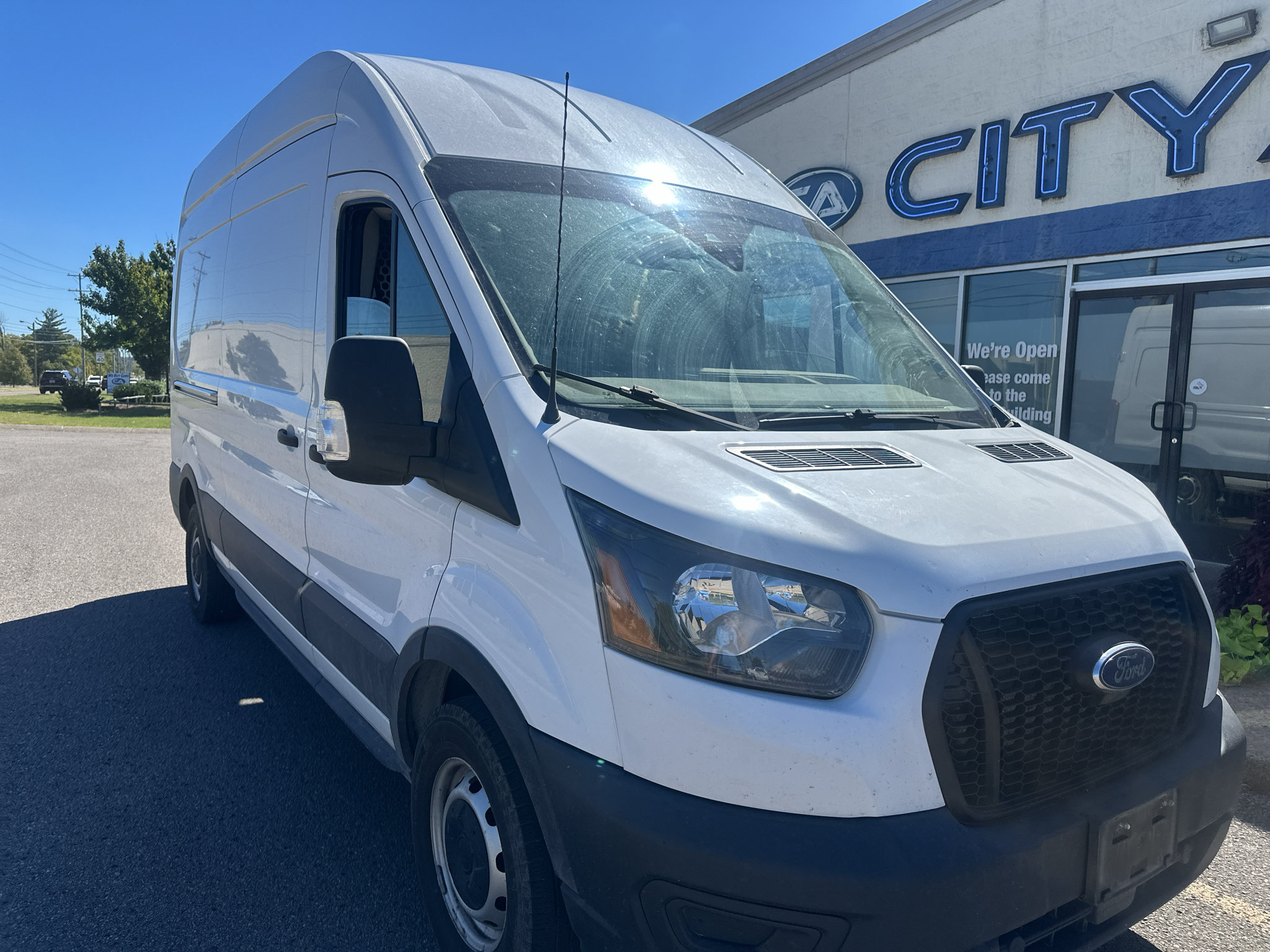 Used 2021 Ford Transit 250 148 High Roof RWD image 2
