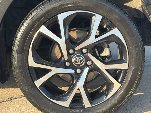 Used 2020 Toyota C-HR XLE FWD image 31