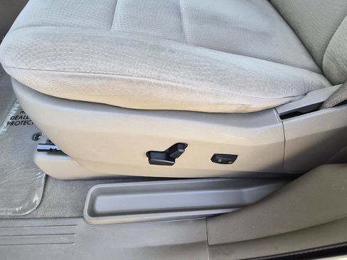 Used 2011 Chrysler Town & Country Touring w/ Entertainment Group #1 FWD image 27