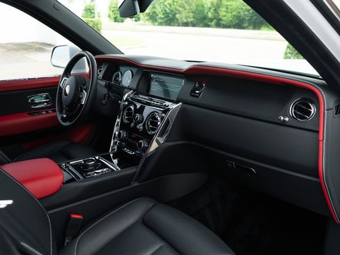 Used 2022 Rolls-Royce Cullinan AWD/4WD image 16