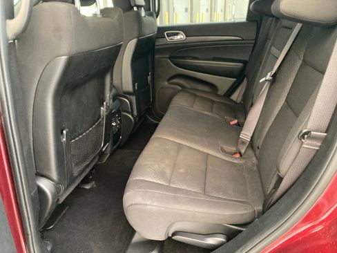 Used 2020 Jeep Grand Cherokee Laredo image 32