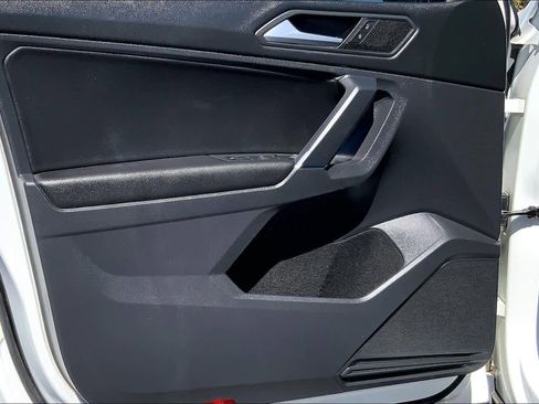 Used 2020 Volkswagen Tiguan SE R-Line image 22