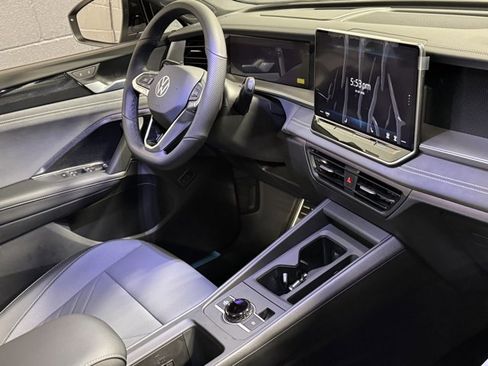 New 2026 Volkswagen Tiguan SE R-Line image 11