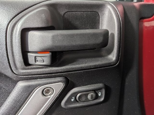 Used 2011 Jeep Wrangler Unlimited Sahara AWD/4WD image 11