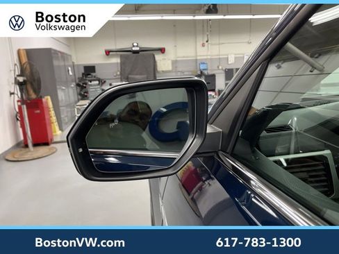 Certified 2022 Volkswagen Atlas SEL R-Line image 8