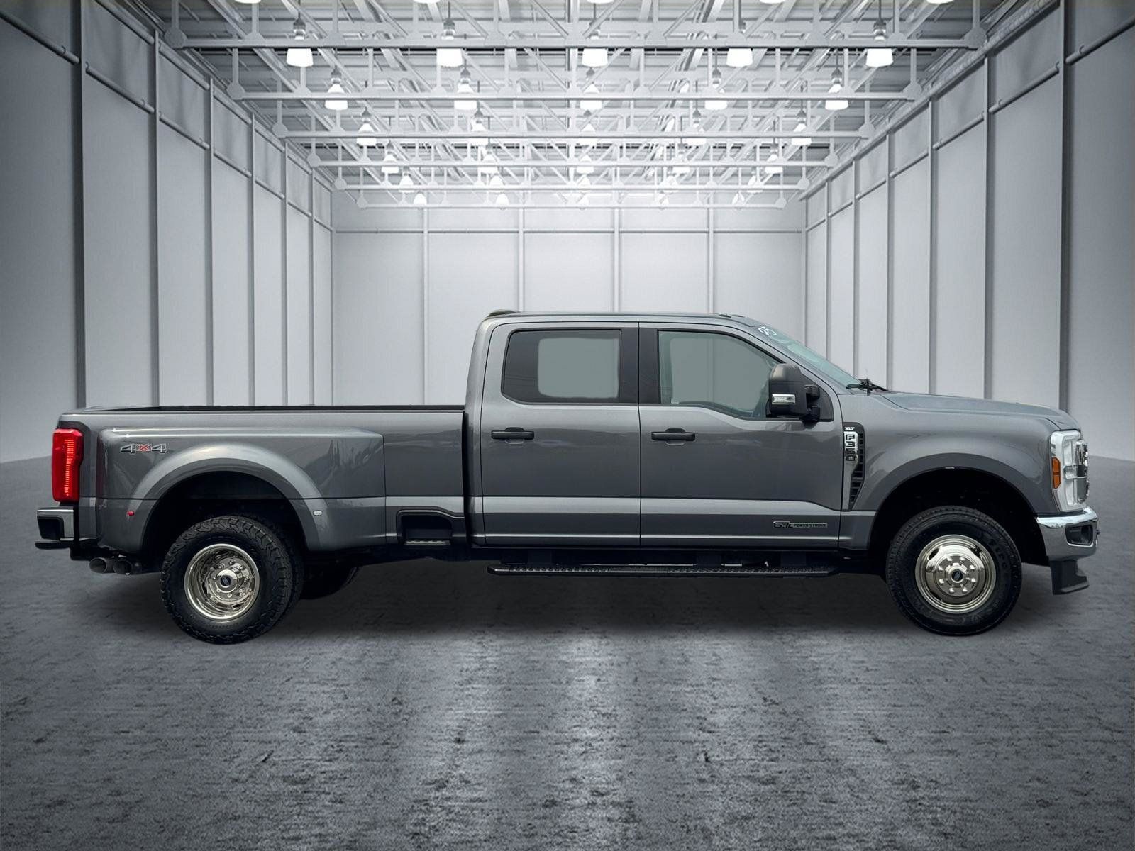 Used 2024 Ford F350 XLT AWD/4WD image 5