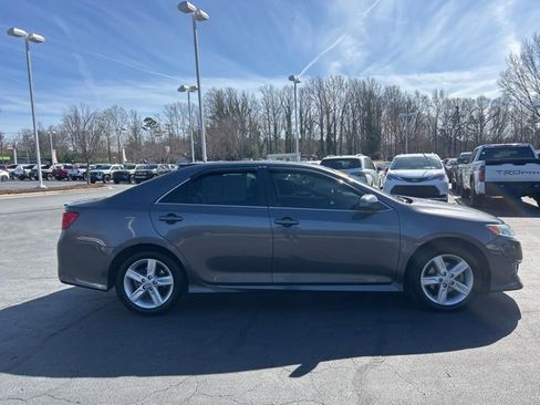 Used 2014 Toyota Camry SE image 5