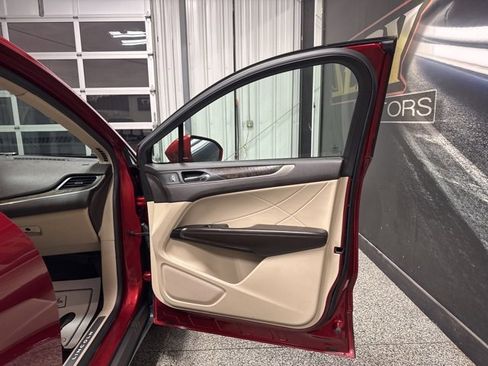 Used 2017 Lincoln MKC Reserve w/ Lincoln MKC Climate Package image 29