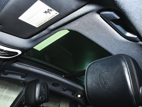 Used 2024 Porsche Macan AWD/4WD image 49