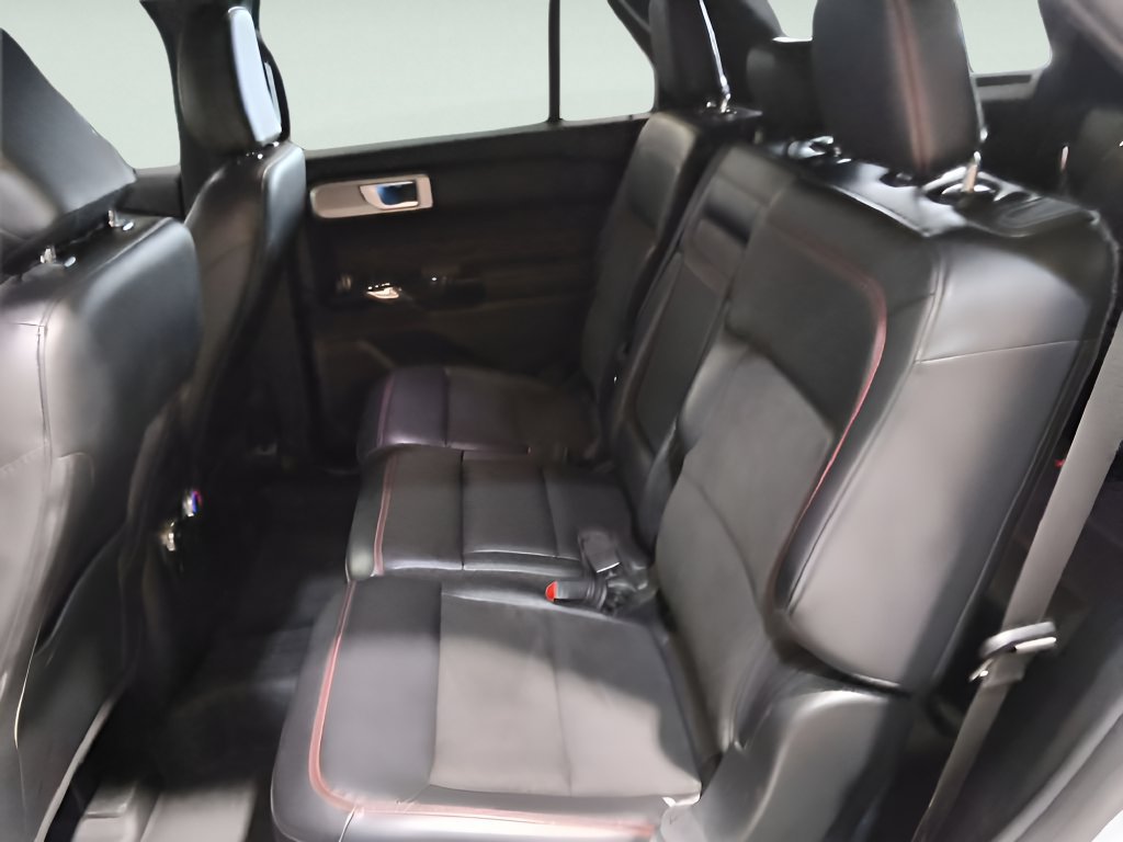 Used 2023 Ford Explorer ST-Line AWD/4WD image 18