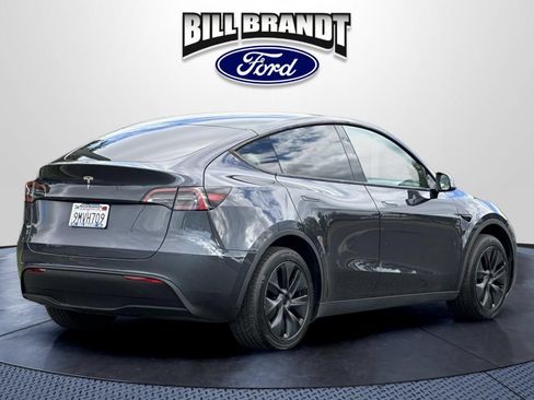 Used 2024 Tesla Model Y 2WD image 3