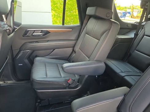 Used 2025 Chevrolet Tahoe High Country AWD/4WD image 32