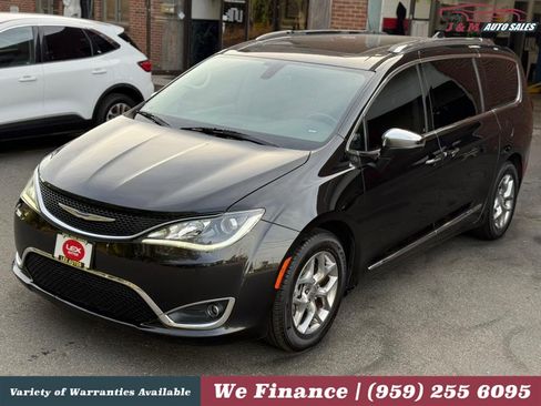 Used 2019 Chrysler Pacifica Limited FWD image 15