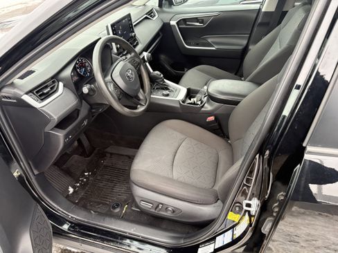 Used 2021 Toyota RAV4 XLE image 3