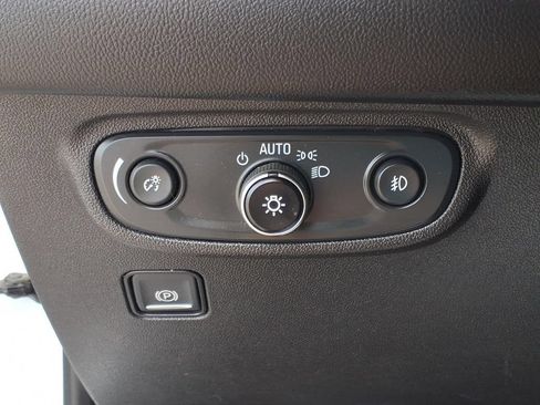 Used 2022 GMC Terrain SLT AWD/4WD image 17