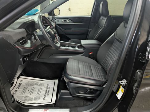 Used 2025 Ford Explorer ST-Line image 12