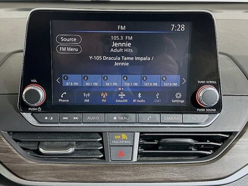 Used 2024 Nissan Altima 2.5 SV FWD image 14