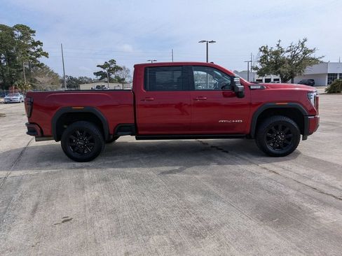 Used 2024 GMC Sierra 2500 AT4 w/ AT4 Preferred Package AWD/4WD image 4