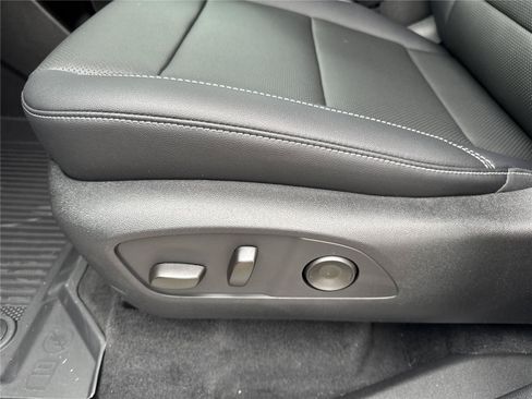 New 2026 Chevrolet Traverse LT FWD image 12