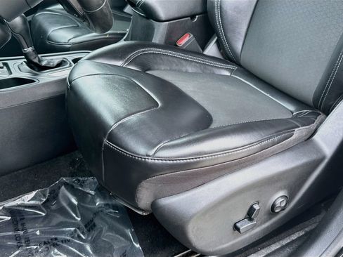 Used 2020 Jeep Cherokee Latitude Plus FWD image 19
