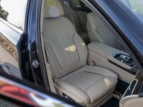 Used 2019 BMW 750i xDrive w/ Executive Package AWD/4WD image 69