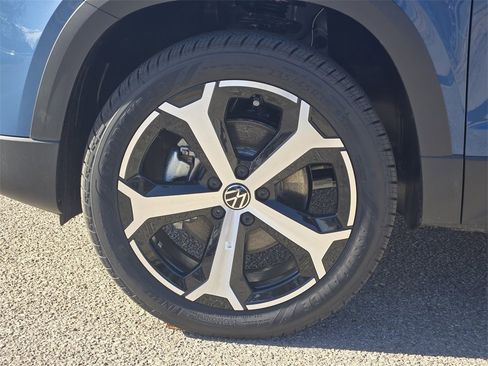 New 2026 Volkswagen Taos SEL image 10