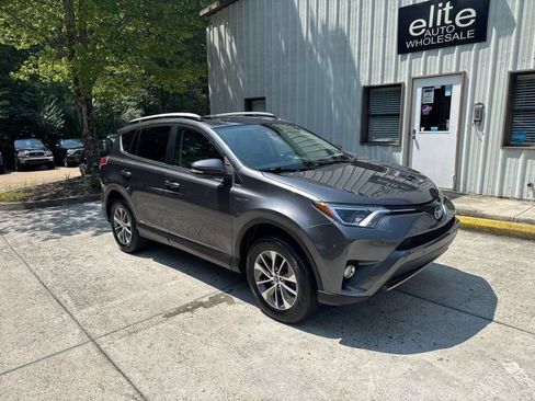 Used 2018 Toyota RAV4 XLE w/ Convenience Package AWD/4WD image 7