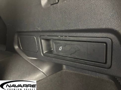 Used 2023 Volkswagen Tiguan SE image 35