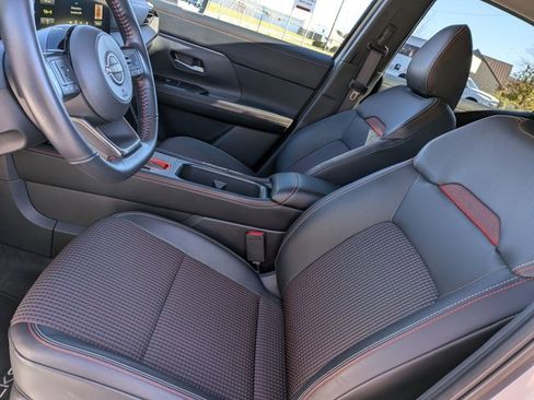 Certified 2025 Nissan Kicks SR image 14