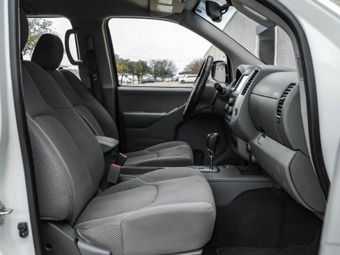 Used 2021 Nissan Frontier SV w/ Midnight Edition Floor Mats image 34