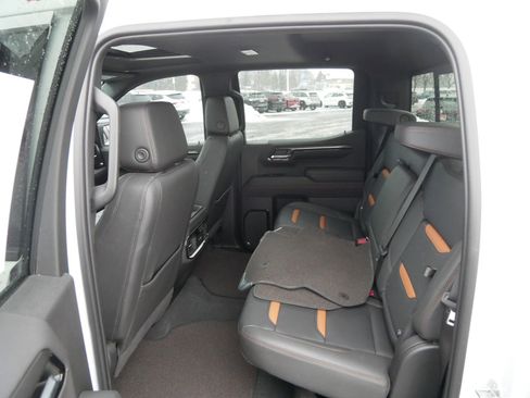 Used 2023 GMC Sierra 1500 AT4 w/ AT4 Premium Package image 11