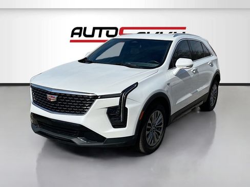 Used 2024 Cadillac XT4 Premium Luxury w/ Cold Weather Package FWD image 3