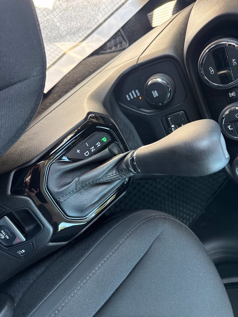 Used 2017 Jeep Renegade Altitude AWD/4WD image 31
