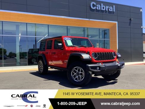 Used 2025 Jeep Wrangler Unlimited Rubicon w/ Convenience Group AWD/4WD image 1