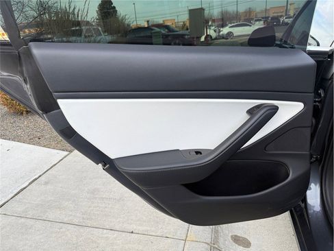 Used 2019 Tesla Model 3 Performance image 32