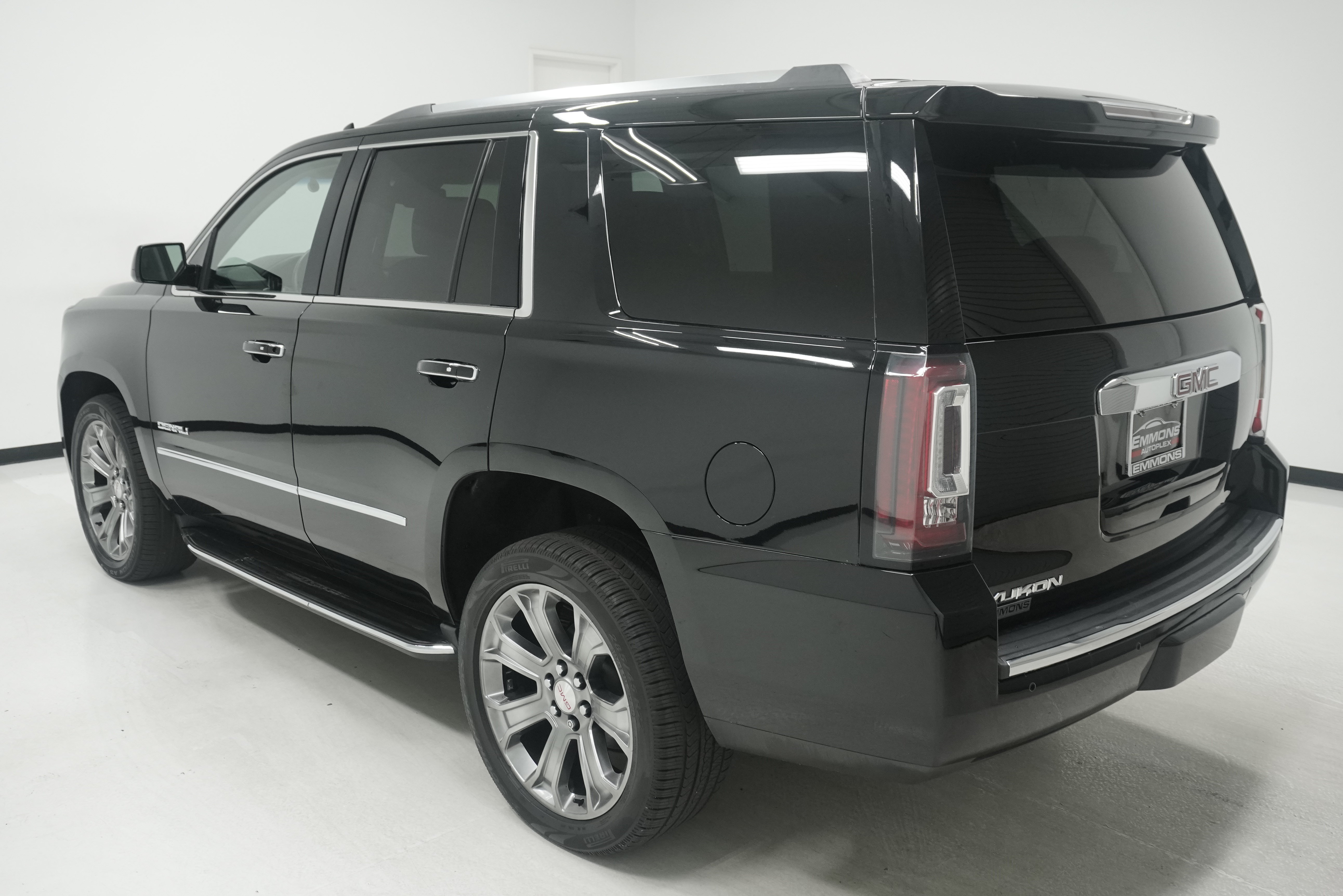 Used 2017 GMC Yukon Denali w/ Open Road Package AWD/4WD image 6