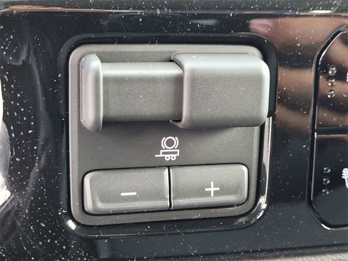 New 2026 GMC Sierra 2500 SLE w/ SLE Value Package; image 15