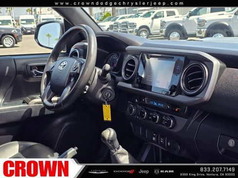 Used 2018 Toyota Tacoma TRD Sport w/ TRD Premium Sport Package AWD/4WD image 13