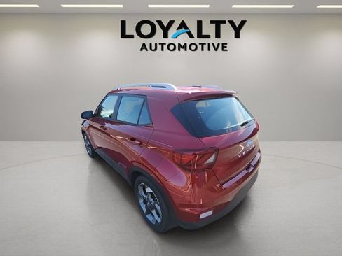 Used 2024 Hyundai Venue Limited FWD image 4