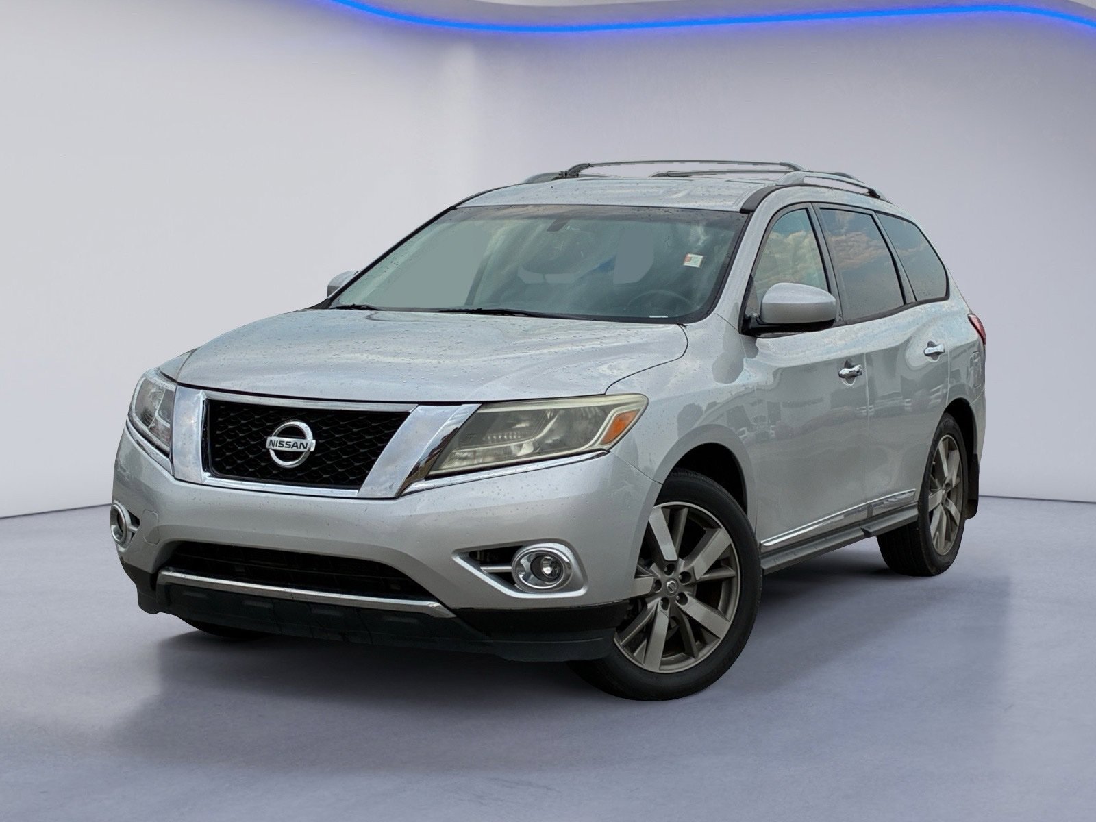 Used 2014 Nissan Pathfinder Platinum FWD image 2