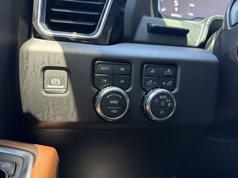 Used 2024 GMC Sierra 1500 Denali Ultimate AWD/4WD image 32